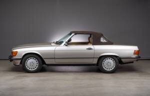 Bild 6/23 von Mercedes-Benz 560 SL (1987)