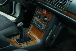 Bild 28/50 von Mercedes-Benz 300 SE (1992)