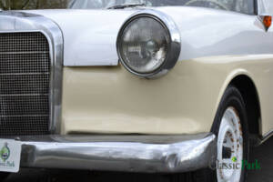 Image 36/47 of Mercedes-Benz 190 c (1963)