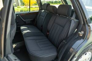 Imagen 24/50 de Mercedes-Benz 200 TE (1993)