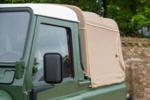 Bild 48/50 von Land Rover 90 (1990)