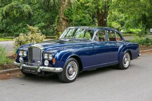 Image 22/49 of Bentley S 3 Continental Flying Spur (1964)
