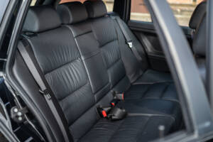 Immagine 40/44 di BMW 328i Touring (1997)