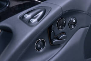 Bild 9/43 von Mercedes-Benz SL 55 AMG (2007)
