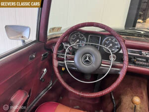 Afbeelding 11/40 van Mercedes-Benz 280 SL (1970)