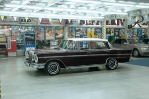 Image 3/50 of Mercedes-Benz 300 SE lang (1965)