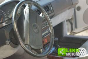 Image 13/50 of Mercedes-Benz 300 SL-24 (1989)