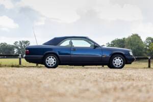 Bild 19/46 von Mercedes-Benz E 320 (1994)