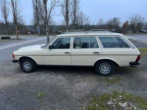 Image 36/36 of Mercedes-Benz 300 TD Turbodiesel (1982)