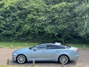 Image 33/50 of Jaguar XJ 5.0 (2011)