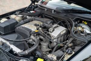 Image 10/83 de Mercedes-Benz E 220 (1996)