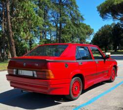 Image 2/24 de Alfa Romeo 75 1.8 Turbo Evoluzione (1987)