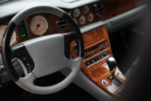 Image 21/50 of Bentley Arnage R (2004)