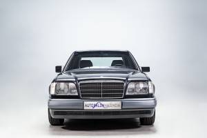 Bild 2/30 von Mercedes-Benz E 280 Unikat (1994)