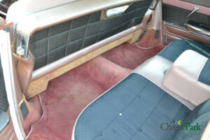 Image 26/50 of Cadillac de Ville Touring Sedan (1958)