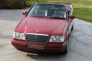 Image 6/50 of Mercedes-Benz E 220 (1994)