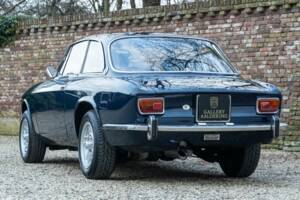 Image 2/50 of Alfa Romeo Giulia GT 1300 Junior (1971)