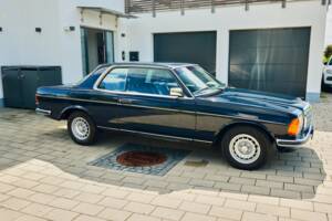 Bild 88/99 von Mercedes-Benz 230 CE (1983)