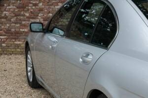 Immagine 41/50 di BMW 750i (2007)