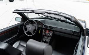 Image 20/45 of Mercedes-Benz E 220 (1995)