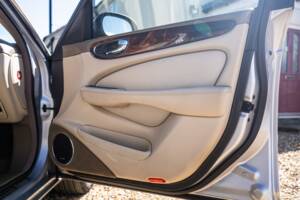 Image 47/50 of Jaguar XJ 8 4.2 (2003)