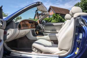 Image 26/36 of Jaguar XK8 4.0 (2001)