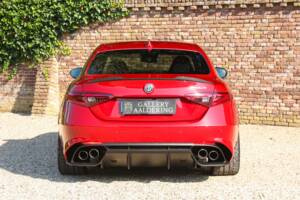 Bild 18/50 von Alfa Romeo Giulia Quadrifoglio (2017)