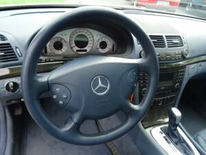 Image 16/25 of Mercedes-Benz E 200 Kompressor T (2004)