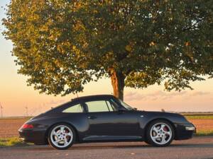 Bild 1/13 von Porsche 911 Carrera 4S (1997)