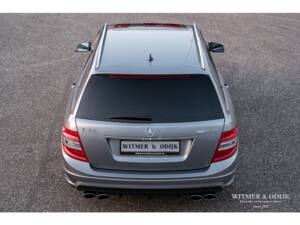 Imagen 12/40 de Mercedes-Benz C 63 AMG T (2009)
