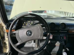 Bild 28/73 von Mercedes-Benz 300 D (1977)