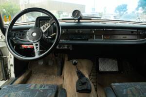 Imagen 31/50 de Mercedes-Benz 220 S (1967)