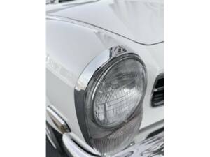 Image 23/48 of Mercedes-Benz 280 SL (1970)