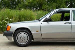 Image 15/50 of Mercedes-Benz 190 E 1.8 (1991)