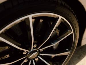 Image 32/96 of Aston Martin DB 9 GT "Bond Edition" (2015)