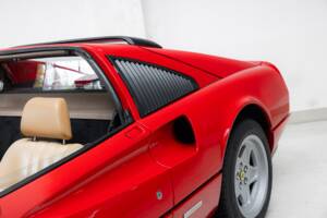 Bild 34/40 von Ferrari 328 GTS (1986)