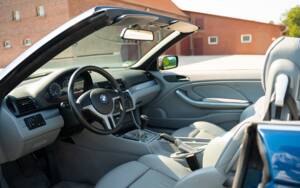 Image 17/31 of BMW 325Ci (2001)