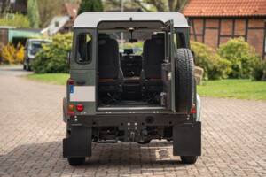 Image 19/42 of Land Rover Defender 90 (2015)