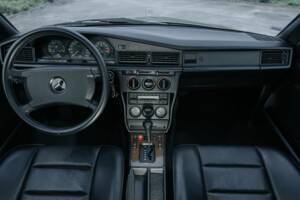 Image 42/69 de Mercedes-Benz 190 E 2.3-16 (1988)