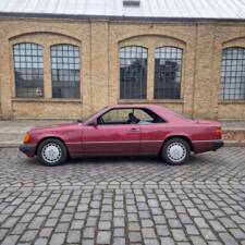 Immagine 2/162 di Mercedes-Benz 230 CE (1989)