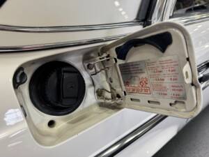 Image 17/34 of Mercedes-Benz 200 (1983)