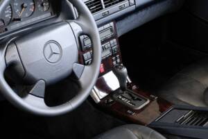 Image 16/46 of Mercedes-Benz SL 320 (1998)
