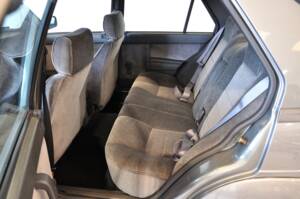 Bild 10/25 von Alfa Romeo 75 2.0 Twin Spark (1987)