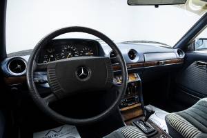 Imagen 17/29 de Mercedes-Benz 280 CE (1977)