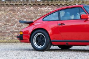 Bild 46/50 von Porsche 911 Carrera 3.2 (1988)