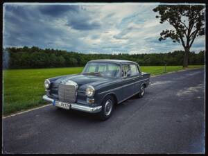 Image 1/13 of Mercedes-Benz 230 (1967)