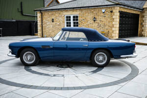 Image 9/14 of Aston Martin DB 4 Convertible (1963)