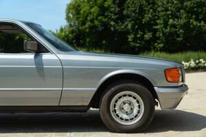 Obraz 16/50 pojazdu Mercedes-Benz 380 SEC (1982)