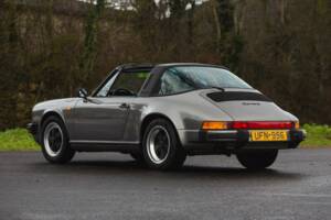 Image 4/50 de Porsche 911 Carrera 3.2 (1989)