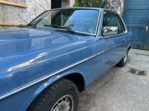 Immagine 21/38 di Mercedes-Benz 230 CE (1983)